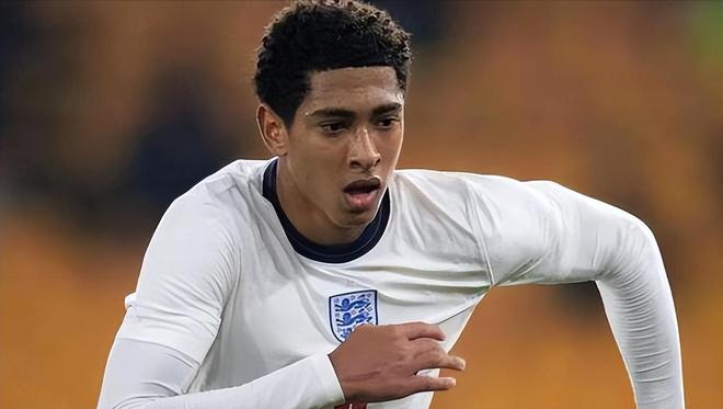 维埃里：现在拿皮奥和其他人比较毫无意义，应该让他安心踢球