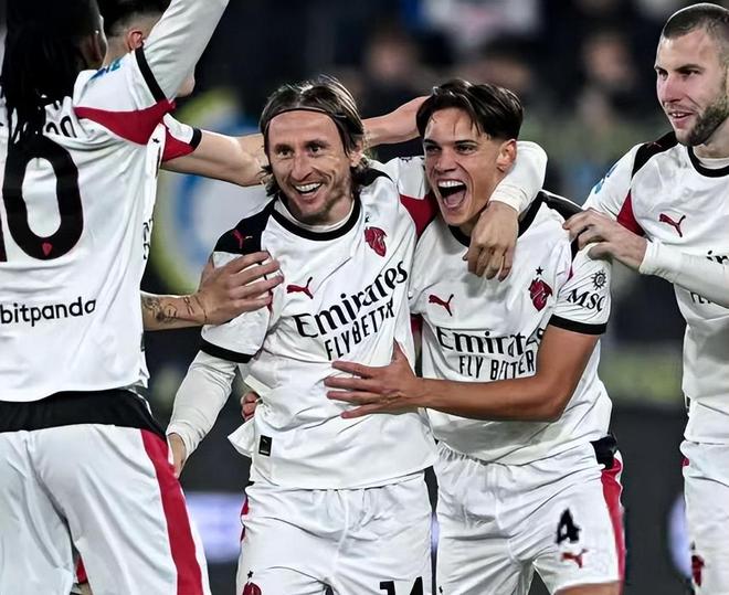 牛得嘞！今晚两场意甲均出现门将开场出击犯规染红情况（罕见一幕：今夜两场意甲均出现门将开场出击犯规被红牌罚下）