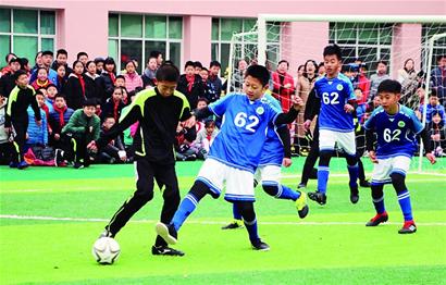 意媒：铃木彩艳可能因为手部骨折缺阵三个月，明年2至3月复出