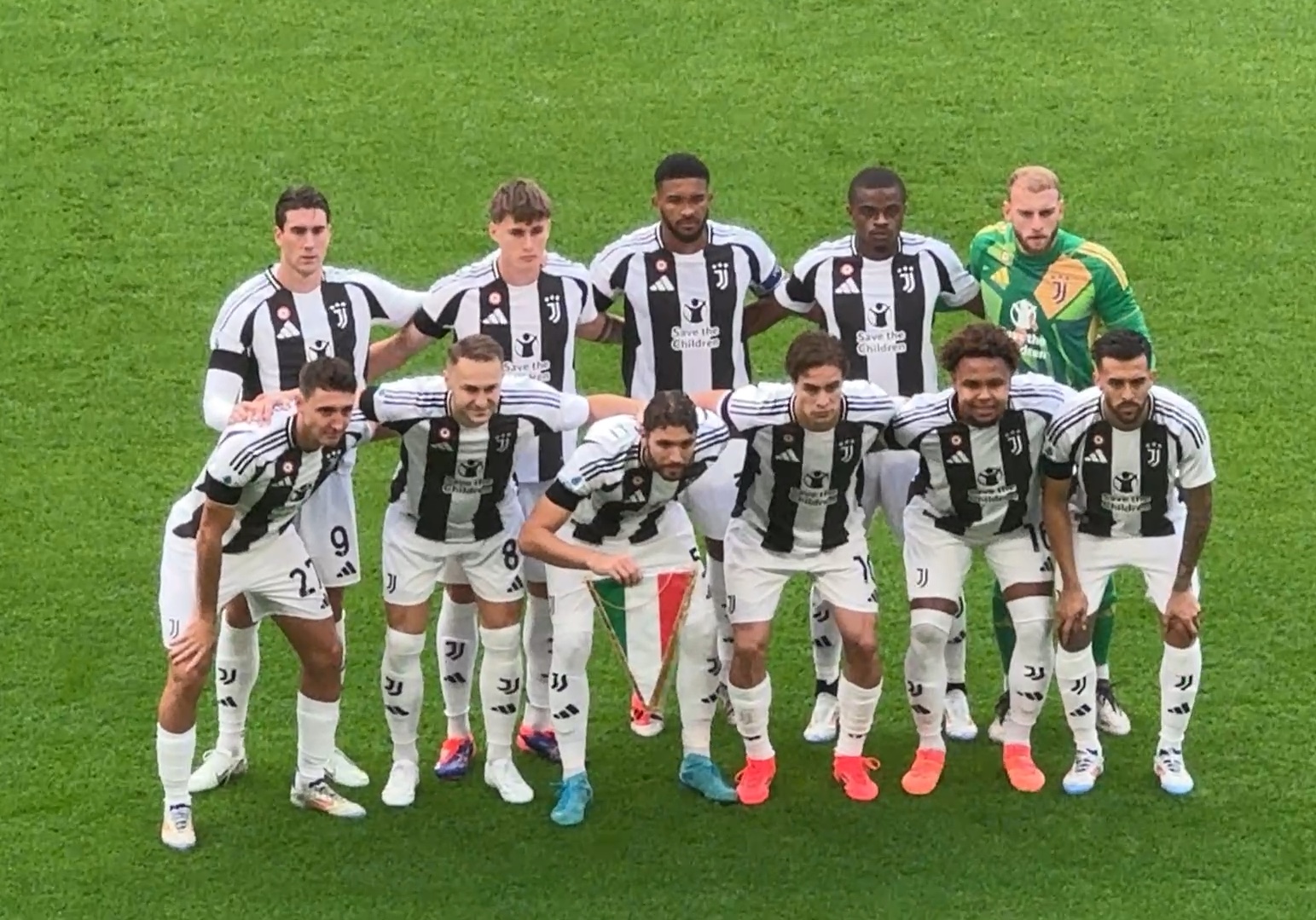 TA：巴萨防守存在问题，但弗里克无意放弃高位防线的战术