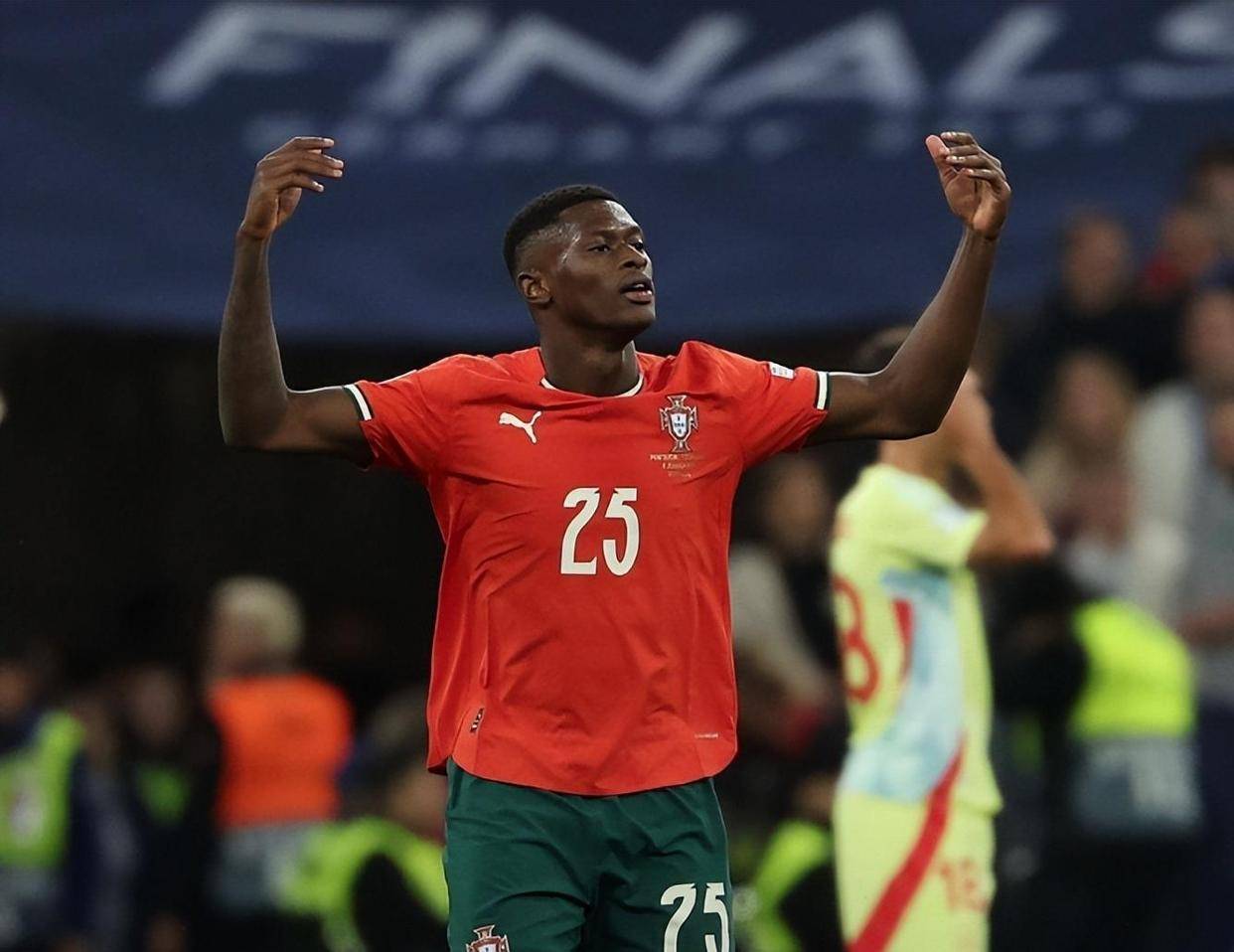 西甲前瞻：奥萨苏纳主力中卫缺席，阿拉维斯遭遇联赛客场四连败（西甲前瞻：奥萨苏纳失主力中卫，阿拉维斯联赛客场四连败）