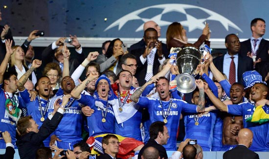 美因茨0-0圣保利，双方互有攻守（美因茨闷平圣保利，0-0难分胜负）