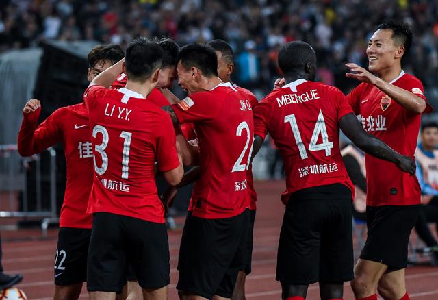 皇马公布欧冠战曼城大名单：姆巴佩带伤入围，一线队后卫仅4人在列（皇马欧冠战曼城名单出炉：姆巴佩带伤入选，一线队仅四名后卫在列）