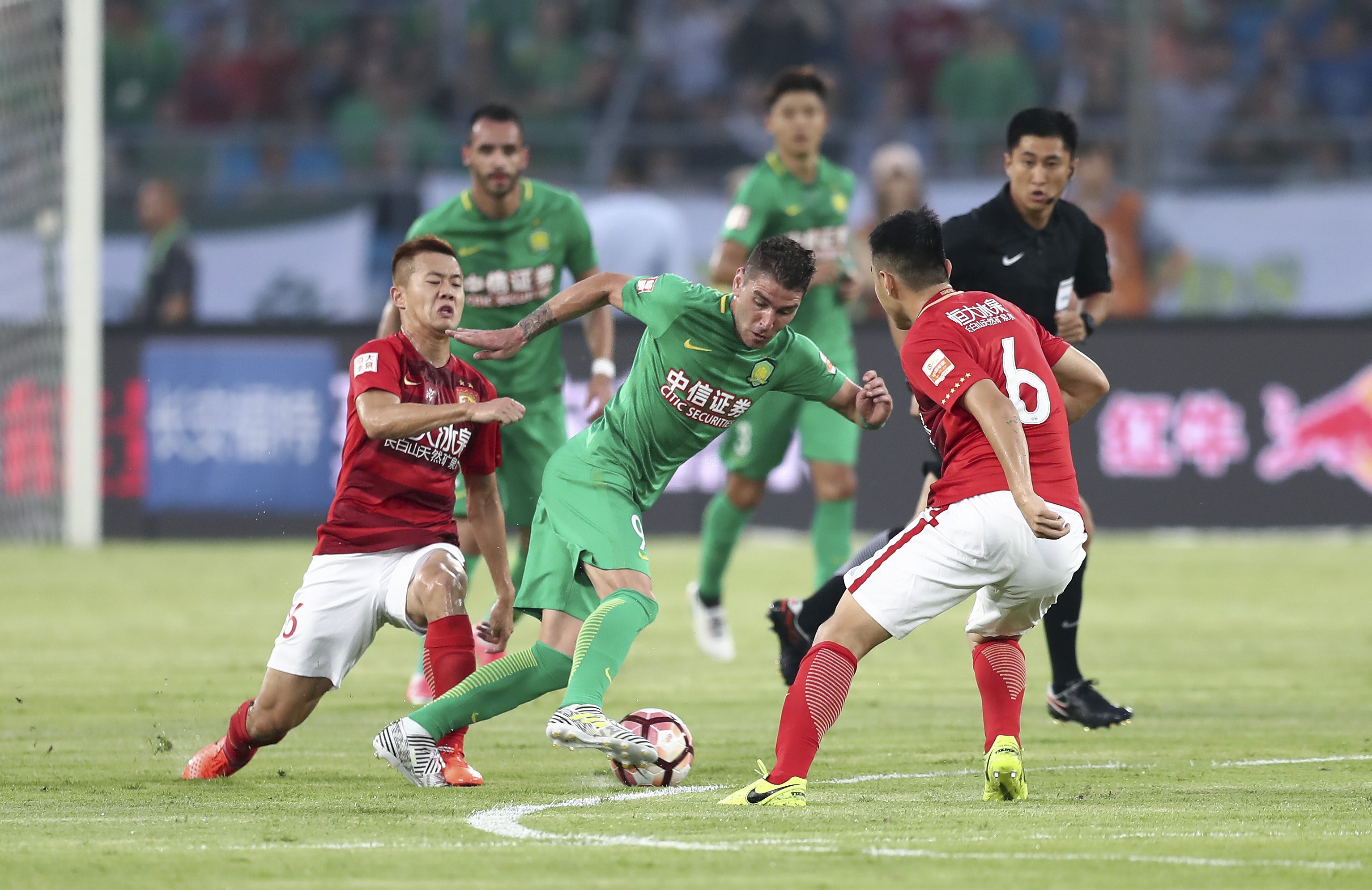 斯基拉：桑托斯正在努力推进内马尔续约，俱乐部有信心留下他